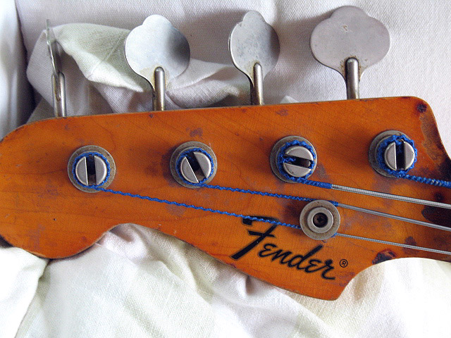 '73 Precision headstock.jpg