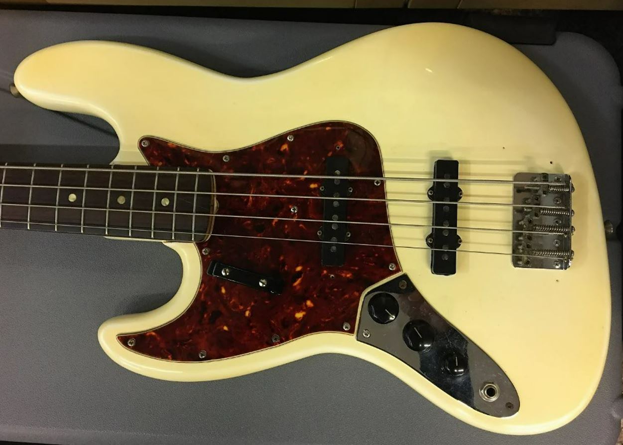2024-01-11 20_17_47-2024-01-11 20_15_58-Fender Jazz 1966 - Refin in Olimpic White, left-handed _ Rev.jpg